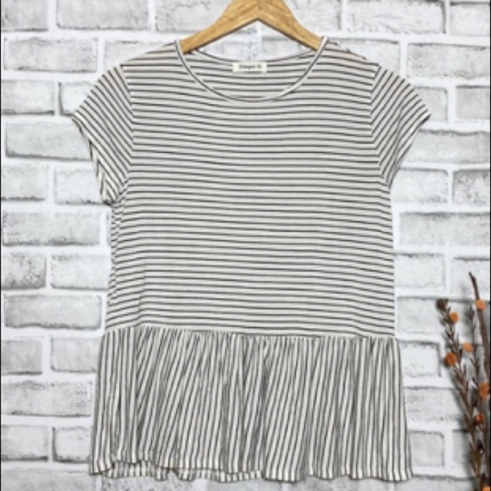 Ginger G Black and White Striped Top Size Medium